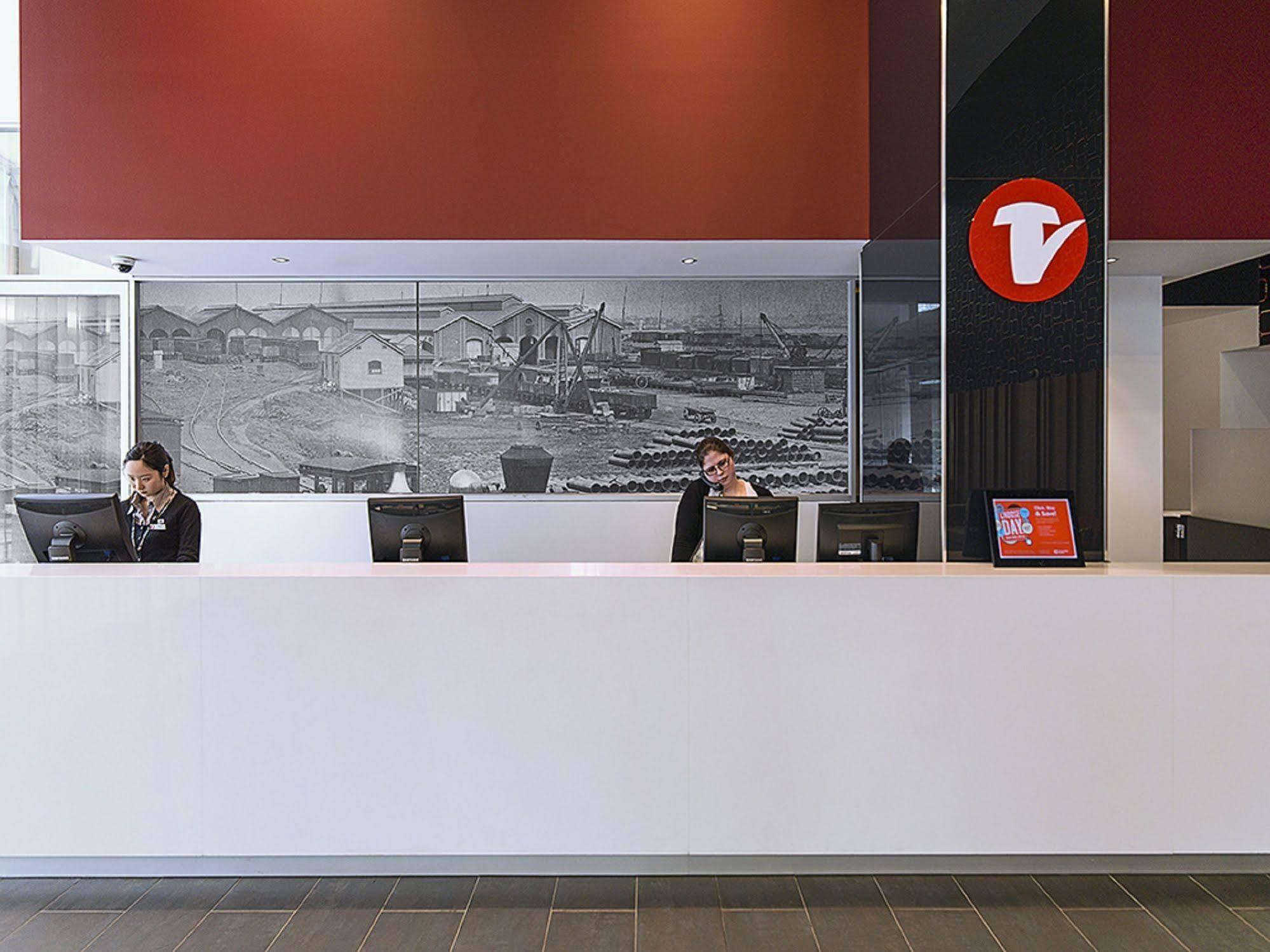 Travelodge Hotel Melbourne Docklands מראה חיצוני תמונה